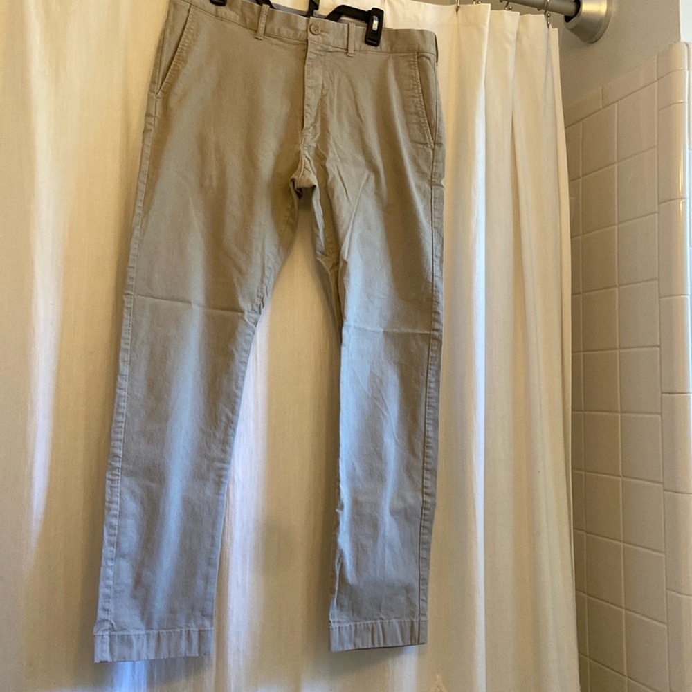 Flex by J. Crew driggs 35x32 men’s khakis. 98% cotton. Worn, in good condition